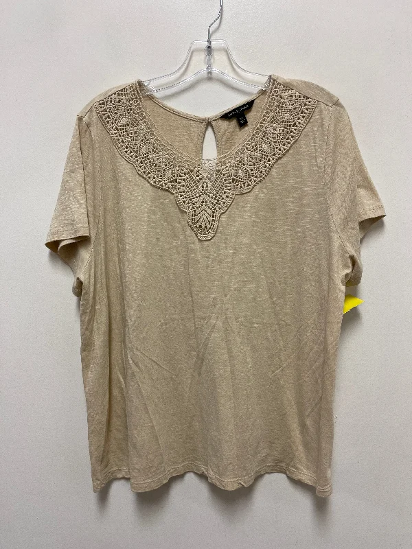 Top Short Sleeve By Banana Republic In Cream, Size: Xl