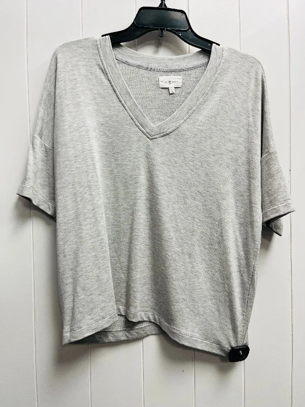 Top Short Sleeve By Lou And Grey In Grey, Size: Xs