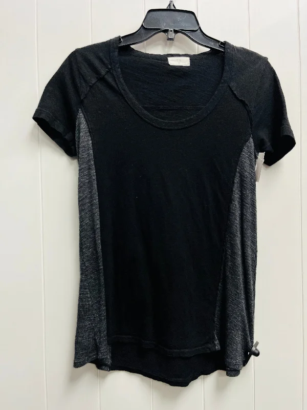 Top Short Sleeve By T.la In Black, Size: Xs