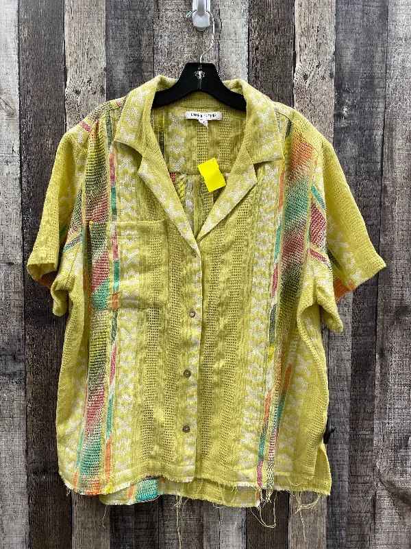 Top Short Sleeve By Urban Outfitters In Yellow, Size: Xl