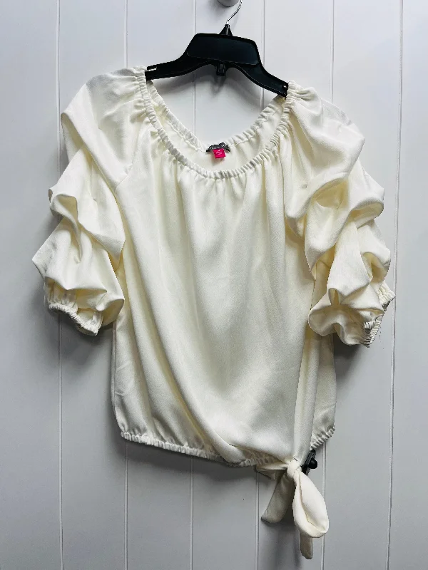 Top Short Sleeve By Vince Camuto In White, Size: M